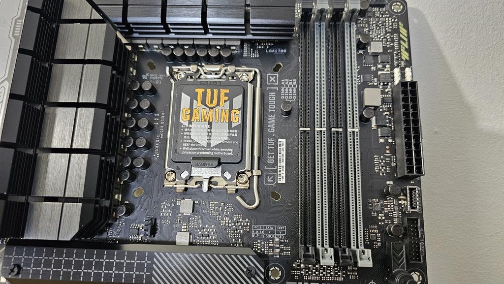 asus tuf gaming z790 plus wifi cpu and ram sockets