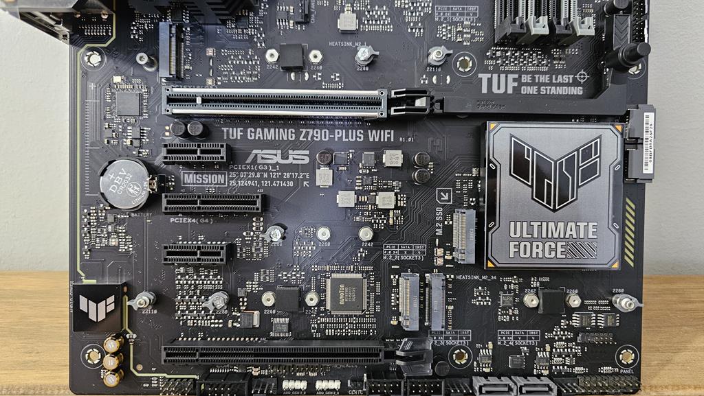 asus tuf gaming z790 plus wifi m2 heatsinks off