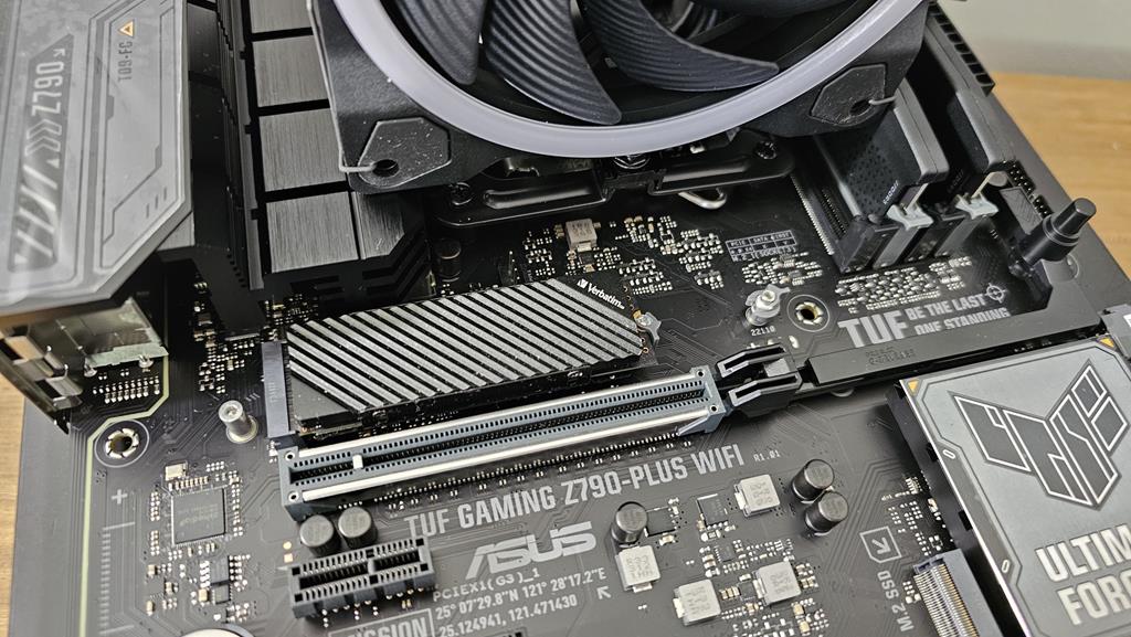 asus tuf gaming z790 plus wifi m2 installed