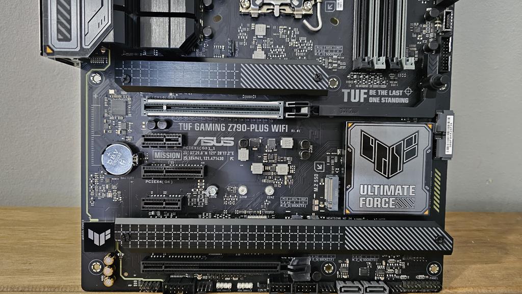 asus tuf gaming z790 plus wifi pcie and m2