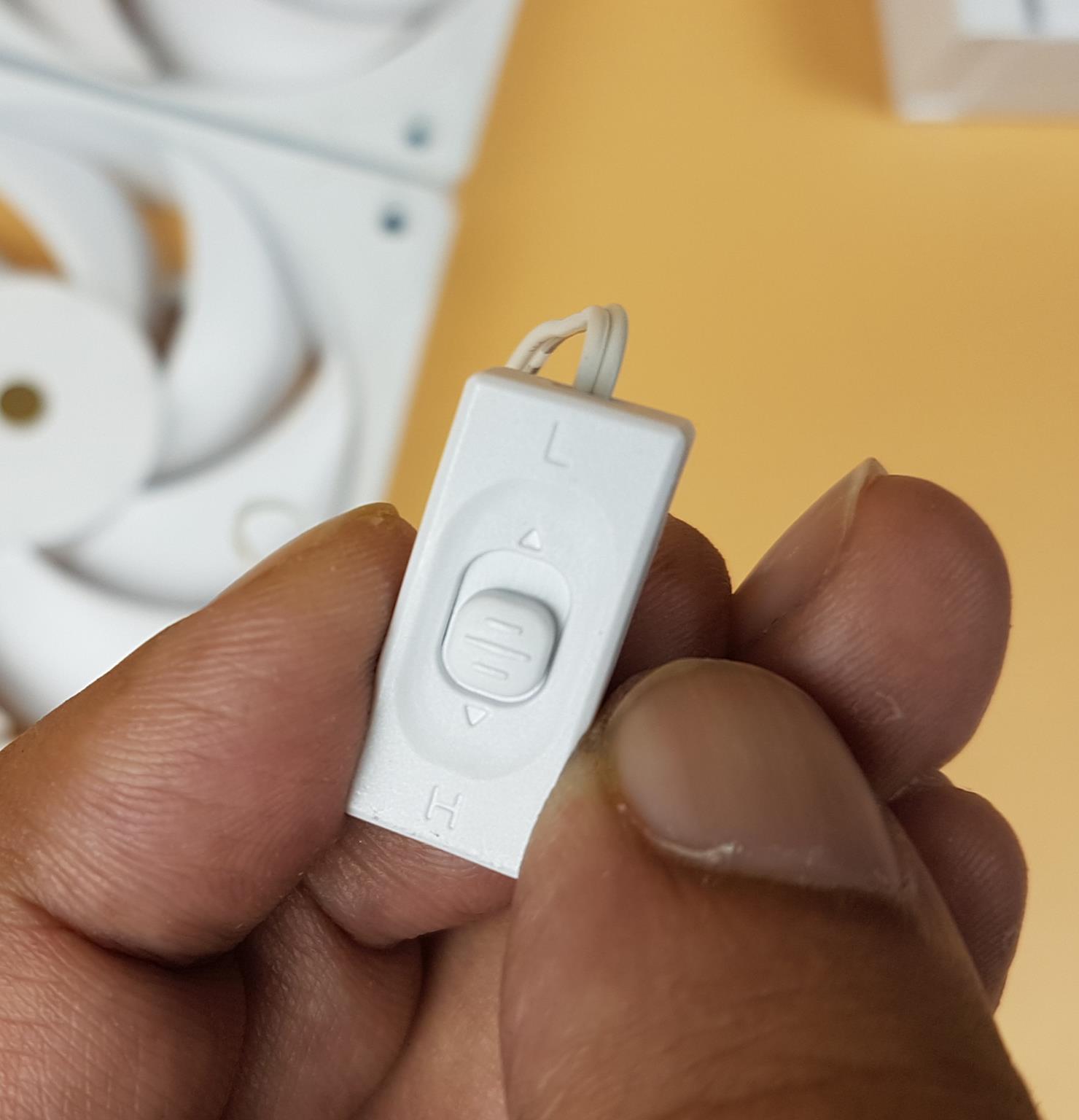 Lian Li GALAHAD II Trinity Performance 360 White Review 39 Lian Li GA II Trinity Performance 360 Controller