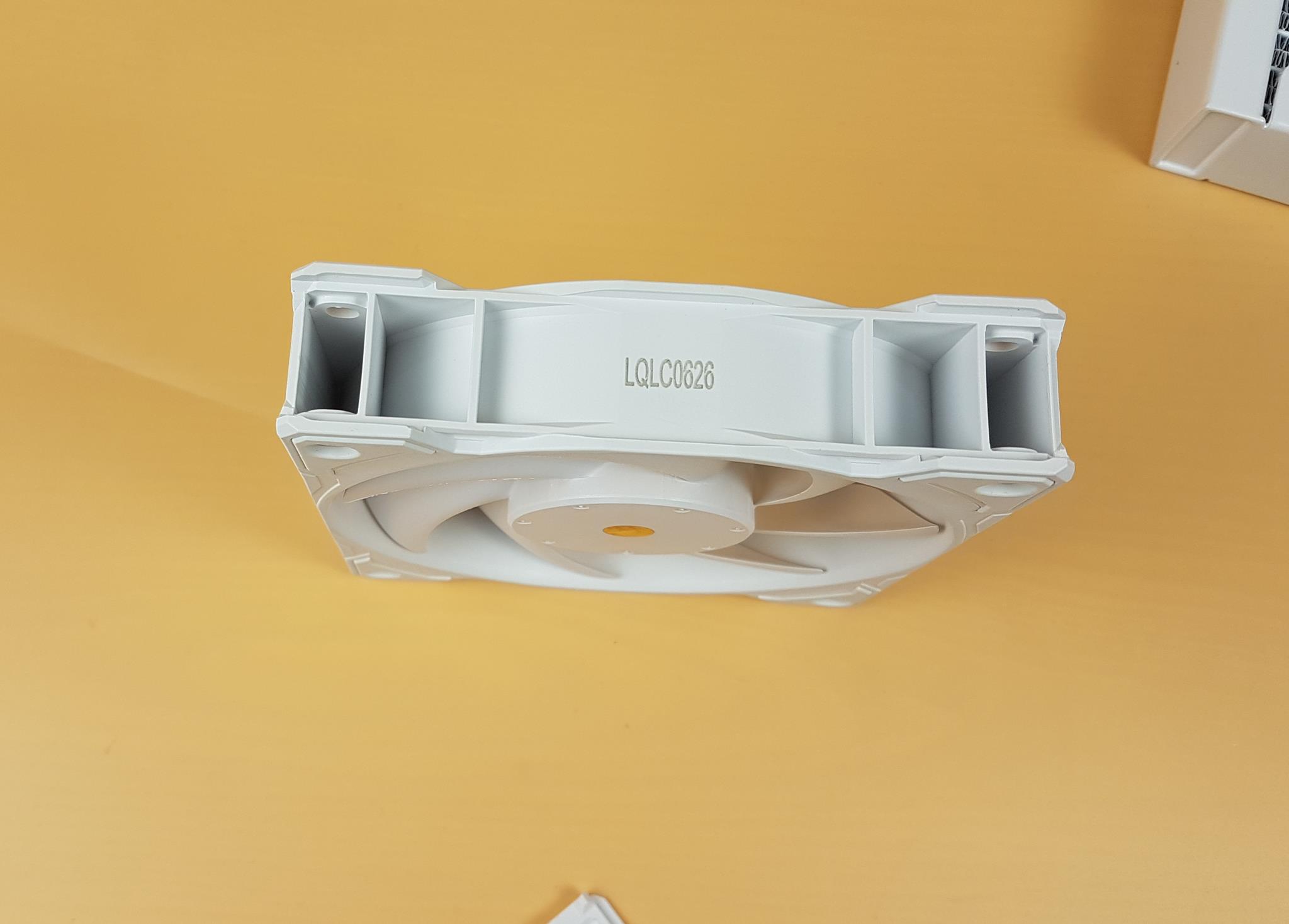 Lian Li GALAHAD II Trinity Performance 360 White Review 35 Lian Li GA II Trinity Performance 360 Fan 3