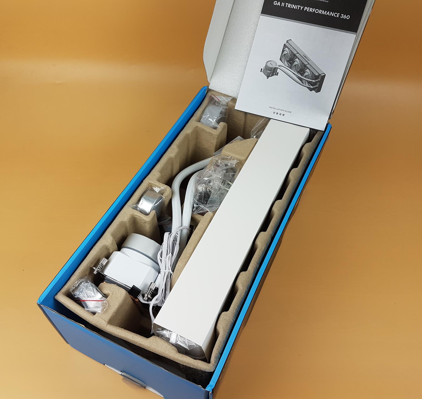 Lian Li GALAHAD II Trinity Performance 360 White Review 3 Lian Li GA II Trinity Performance 360 Packing Box 2
