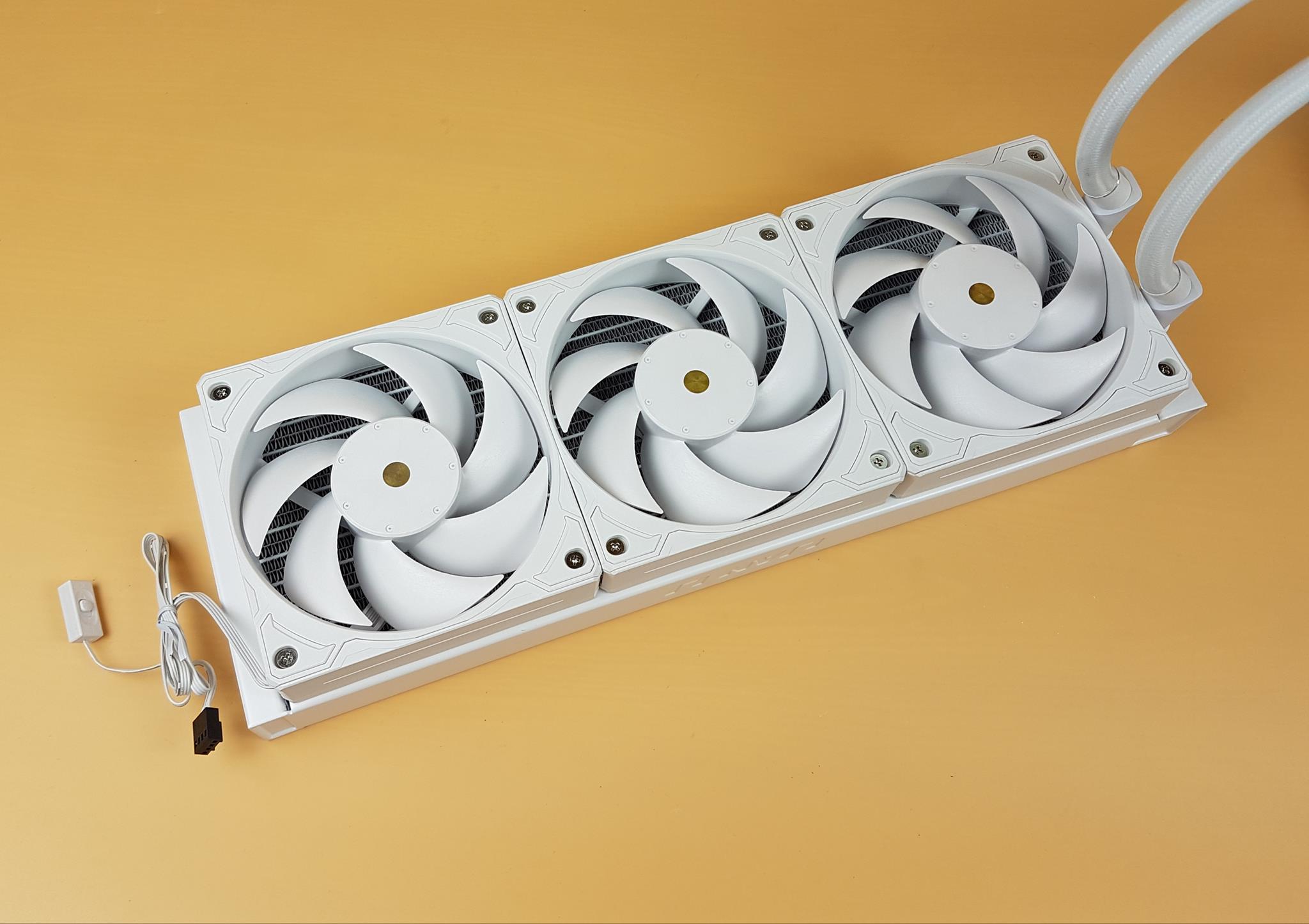 Lian Li GALAHAD II Trinity Performance 360 White Review 11 Lian Li GA II Trinity Performance 360 Radiator 1