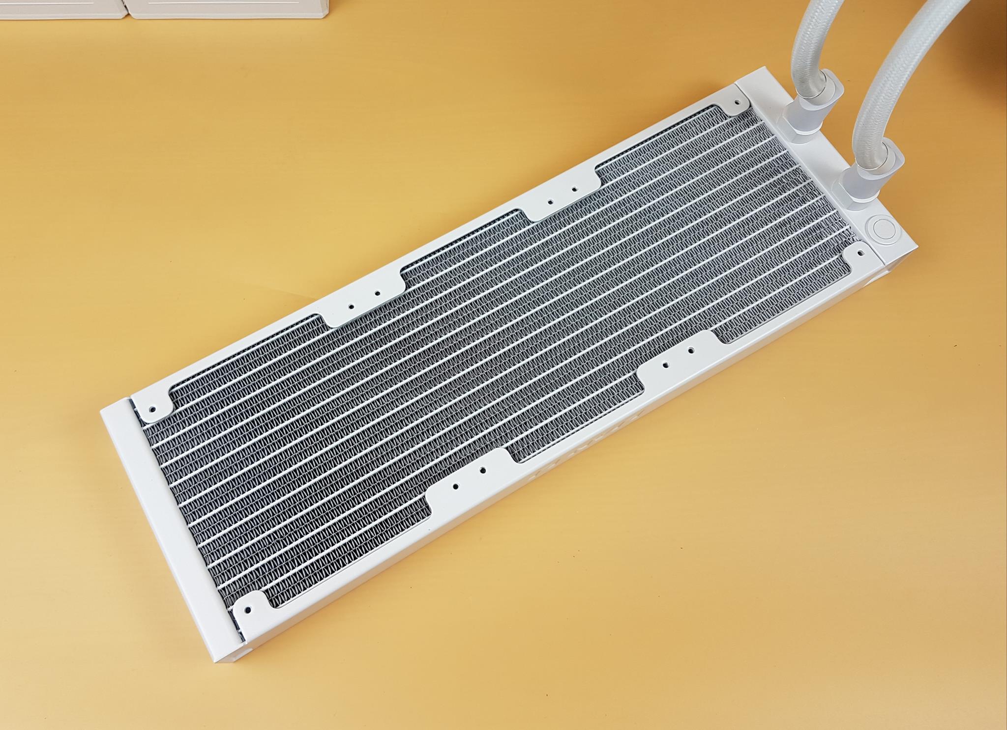 Lian Li GALAHAD II Trinity Performance 360 White Review 12 Lian Li GA II Trinity Performance 360 Radiator 2