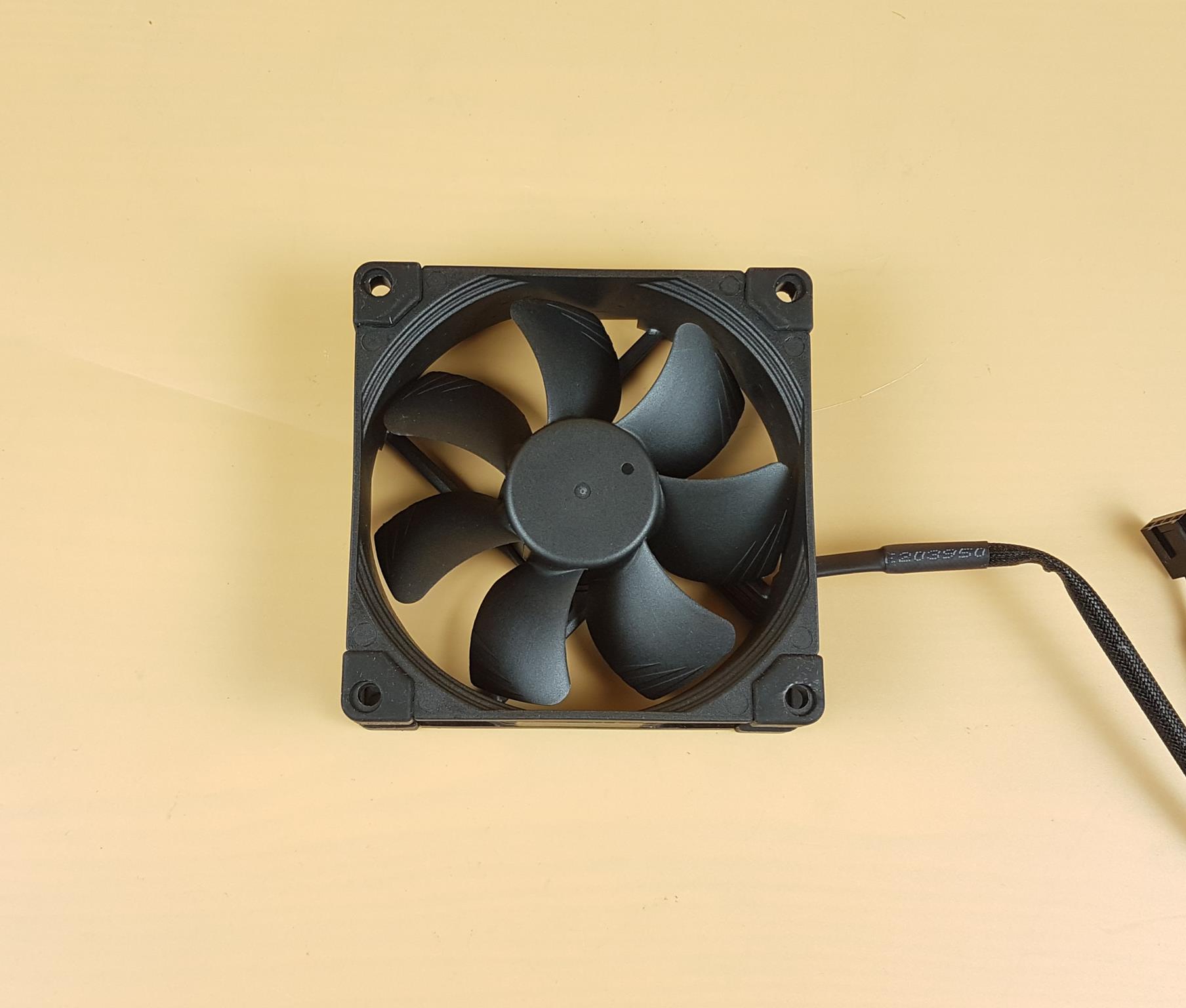 Noctua NH D9L chromax.black Fan 1