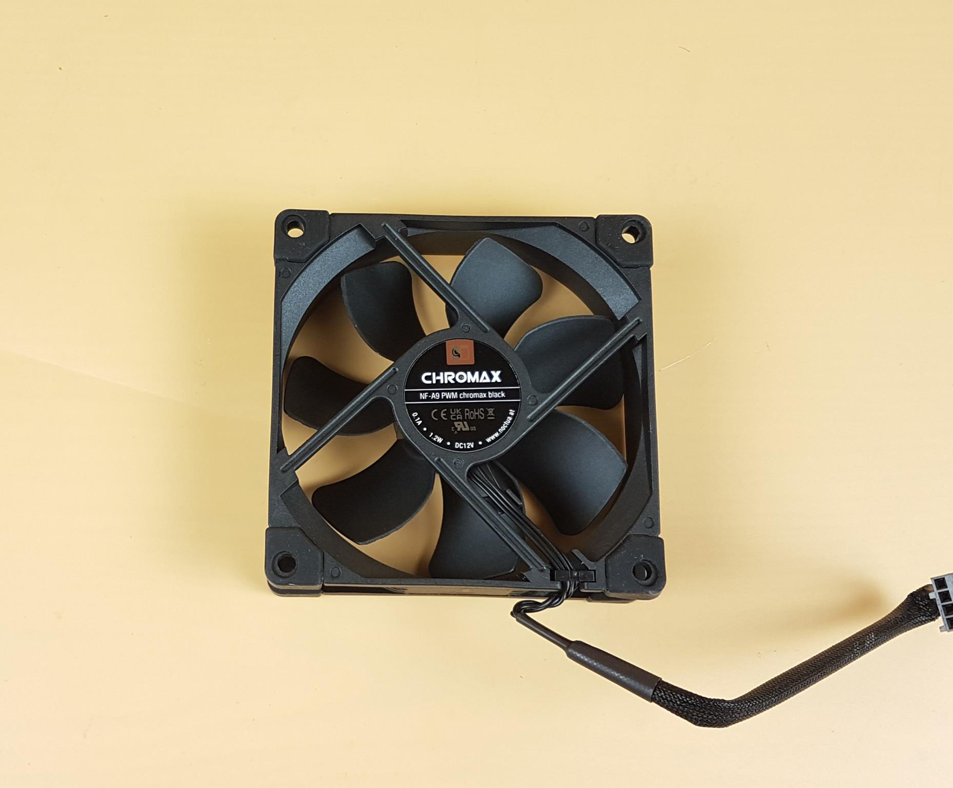 Noctua NH D9L chromax.black Fan 2