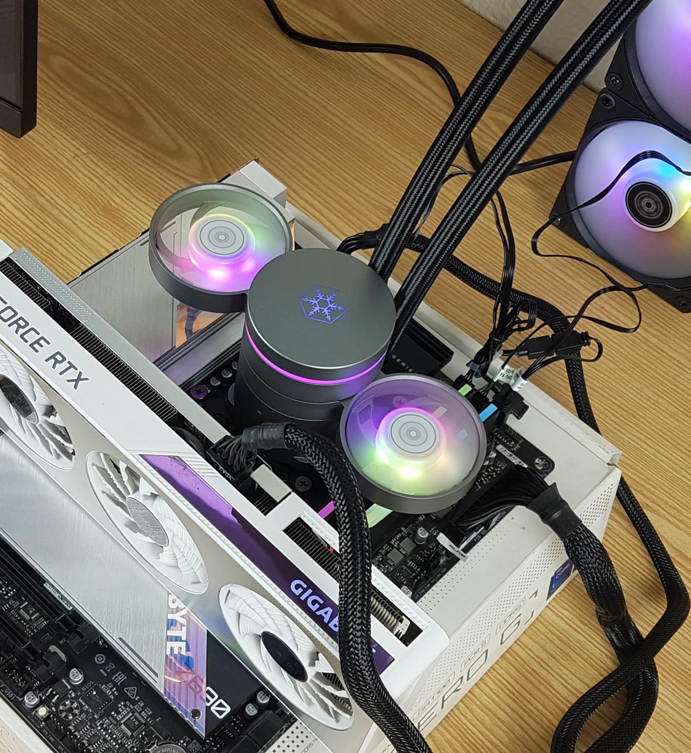 SilverStone IceMyst 360 RGB 1