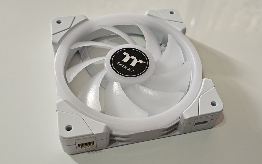 Thermaltake SWAFAN EX 12 RGB Cooling Fan top down view