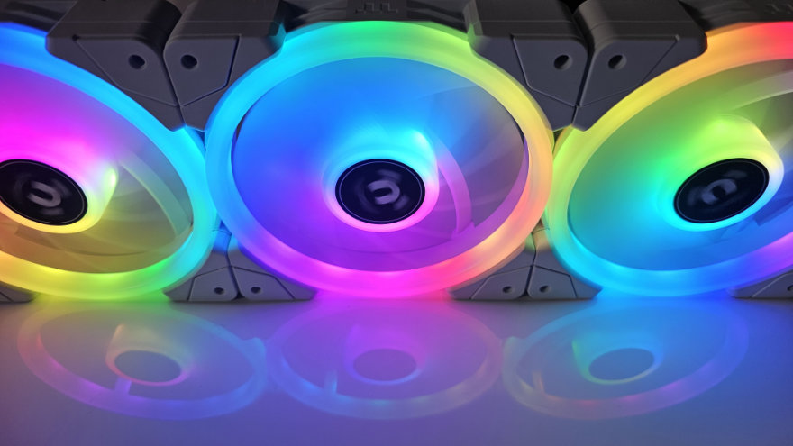 Thermaltake SWAFAN EX 12 RGB Cooling Fan triple fan rgb with reflection