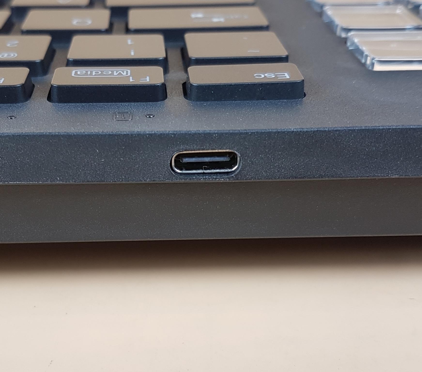 Sablute H1 USB Port