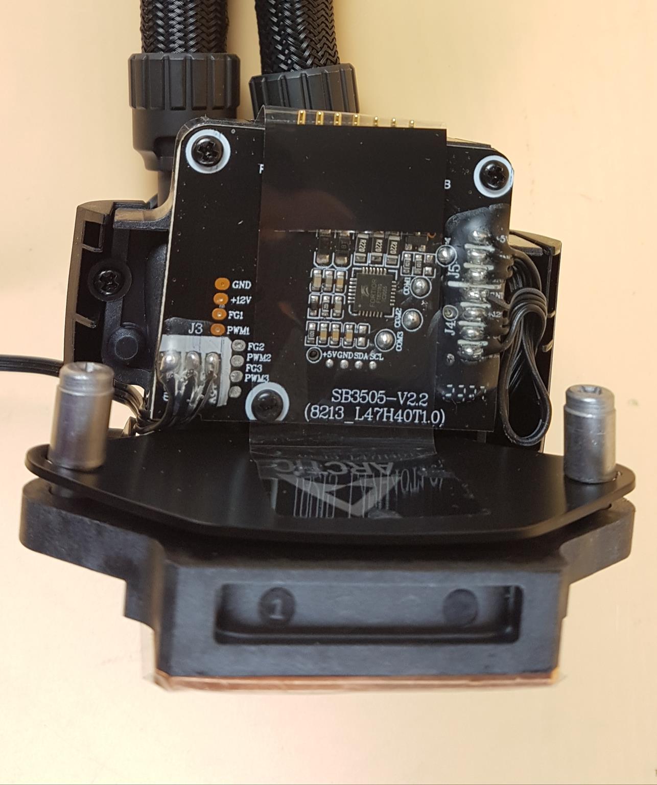ARCTIC Liquid Freezer III 360 ARGB Black Review 19 ARCTIC Liquid Freezer III 360 ARGB Black Pump Block 2