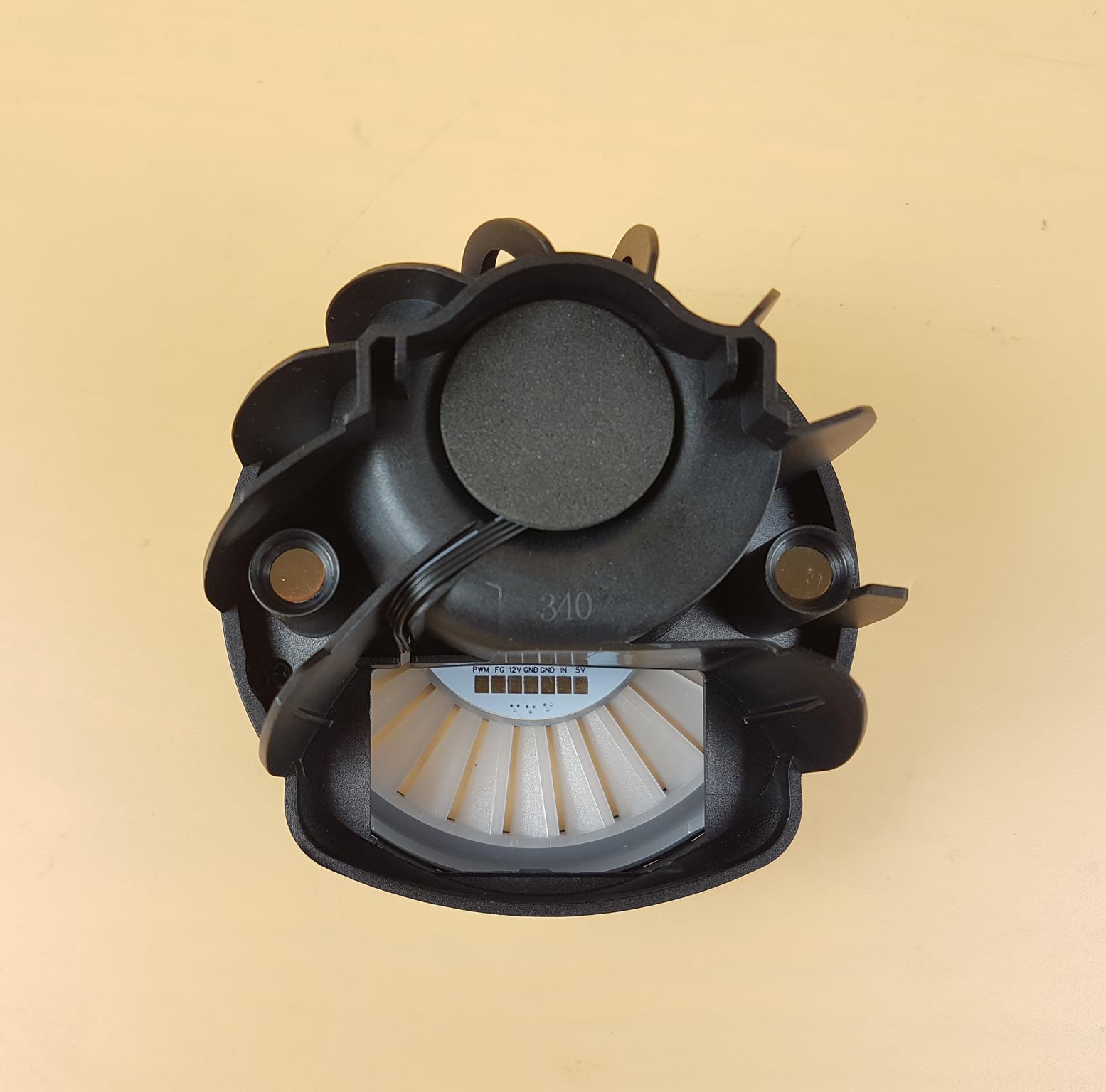 ARCTIC Liquid Freezer III 360 ARGB Black Review 16 ARCTIC Liquid Freezer III 360 ARGB Black Pump cover 2