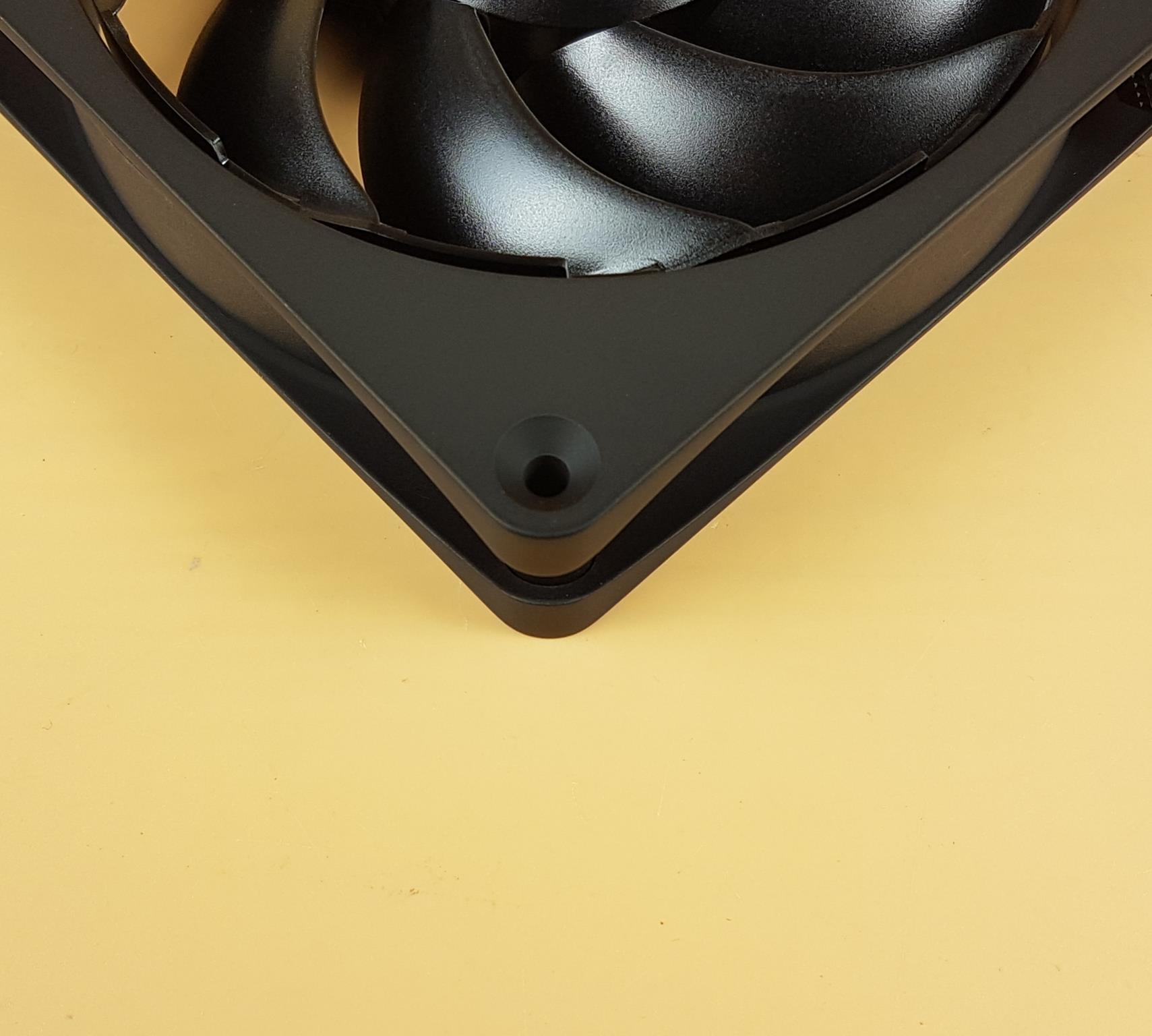 Alphacool Apex Stealth 3K Black Fans Fan Mounting Corner