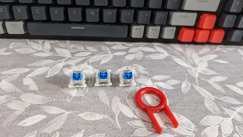 OCPC Gaming Zero Compact Keyboard switches and puller