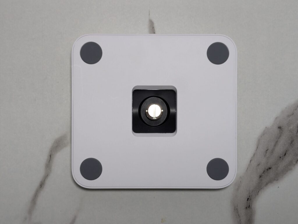 Wanbo X5 Pro mounted on mini desktop stand