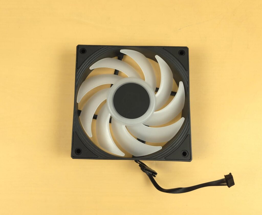 ID-Cooling DASHFLOW 360 XT PRO - Review 18 ID Cooling DashFlow 360 XT PRO Fan 1