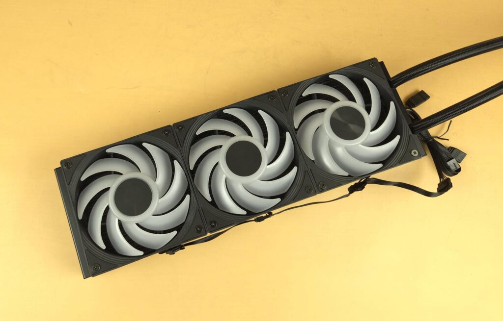 ID-Cooling DASHFLOW 360 XT PRO - Review 5 ID Cooling DashFlow 360 XT PRO Radiator 1