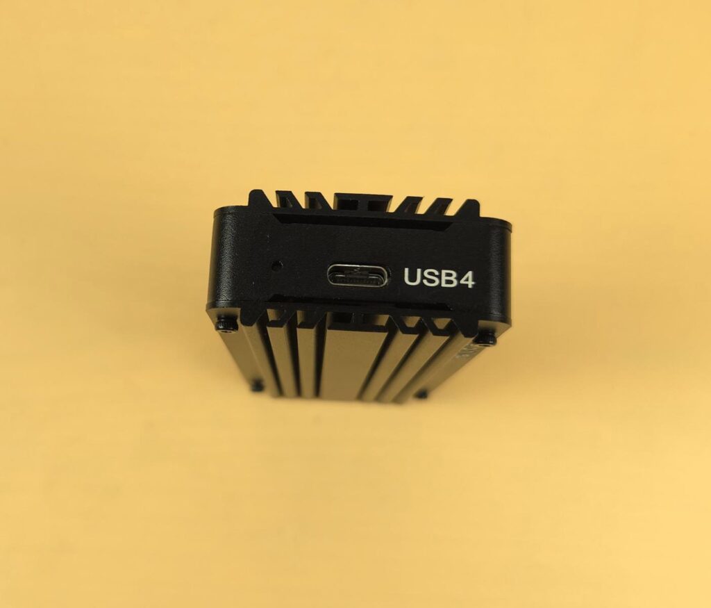 SilverStone MS12-40G USB4 Enclosure Review 8 SST ES12B 40G Connector Side