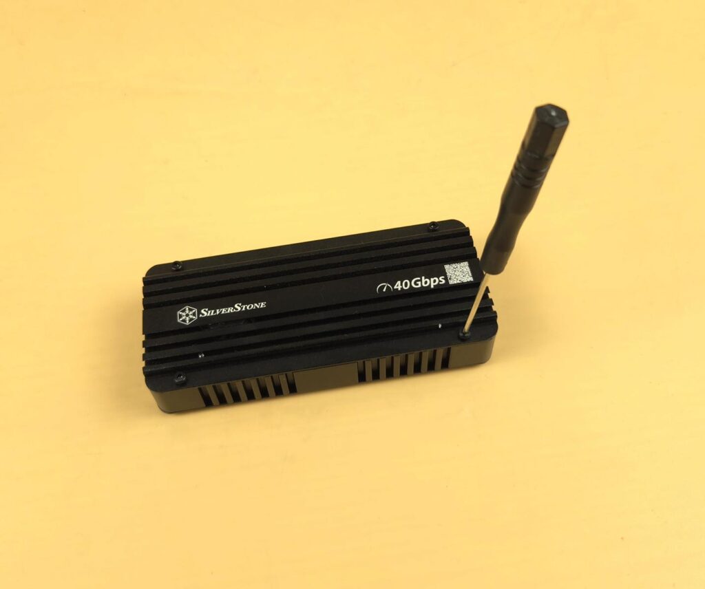 SilverStone MS12-40G USB4 Enclosure Review 13 SST ES12B 40G Installation 1