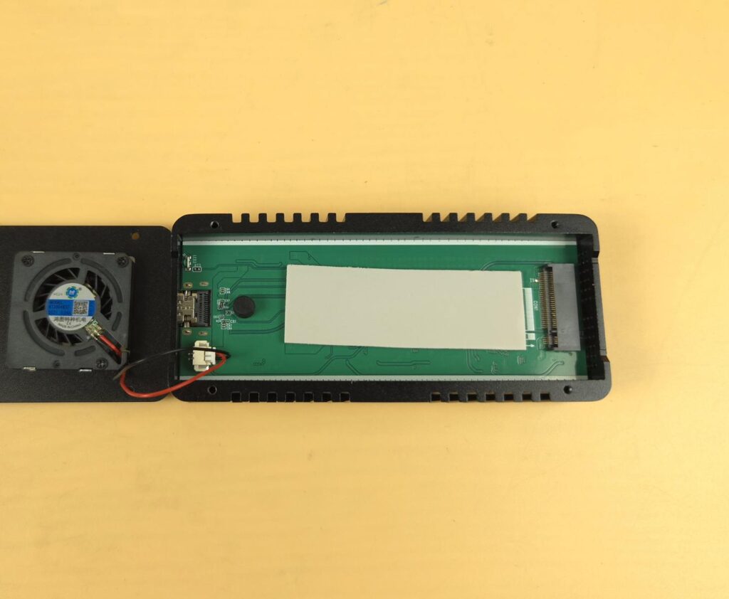 SilverStone MS12-40G USB4 Enclosure Review 14 SST ES12B 40G Installation 2