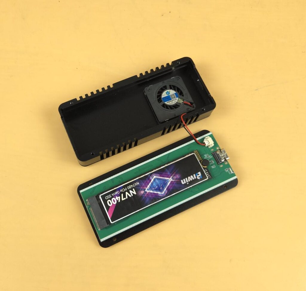 SilverStone MS12-40G USB4 Enclosure Review 17 SST ES12B 40G Installation 5
