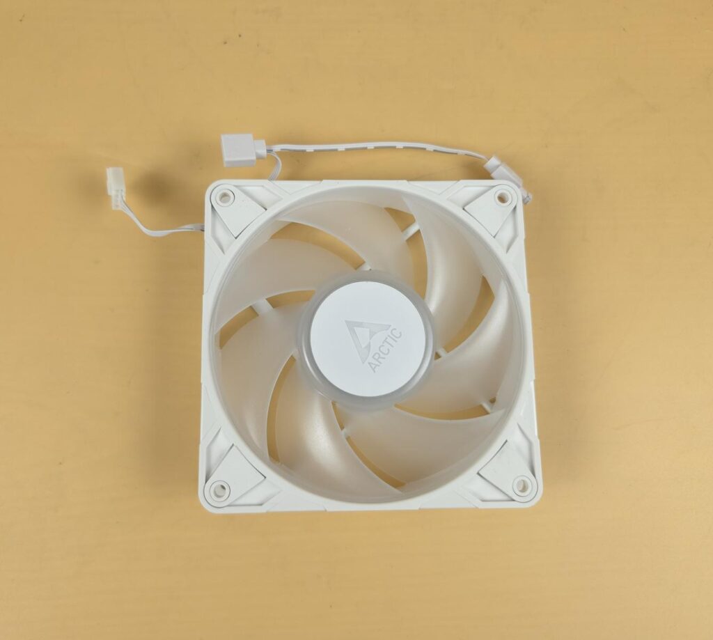 Arctic Liquid Freezer III PRO - 360 ARGB White Review 19 Arctic Liquid Freezer III Pro 360 ARGB White Fan 1
