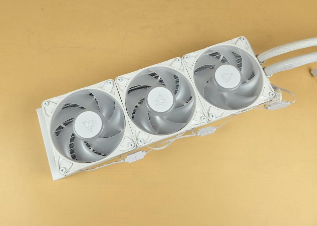 Arctic Liquid Freezer III PRO - 360 ARGB White Review 5 Arctic Liquid Freezer III Pro 360 ARGB White Radiator 1