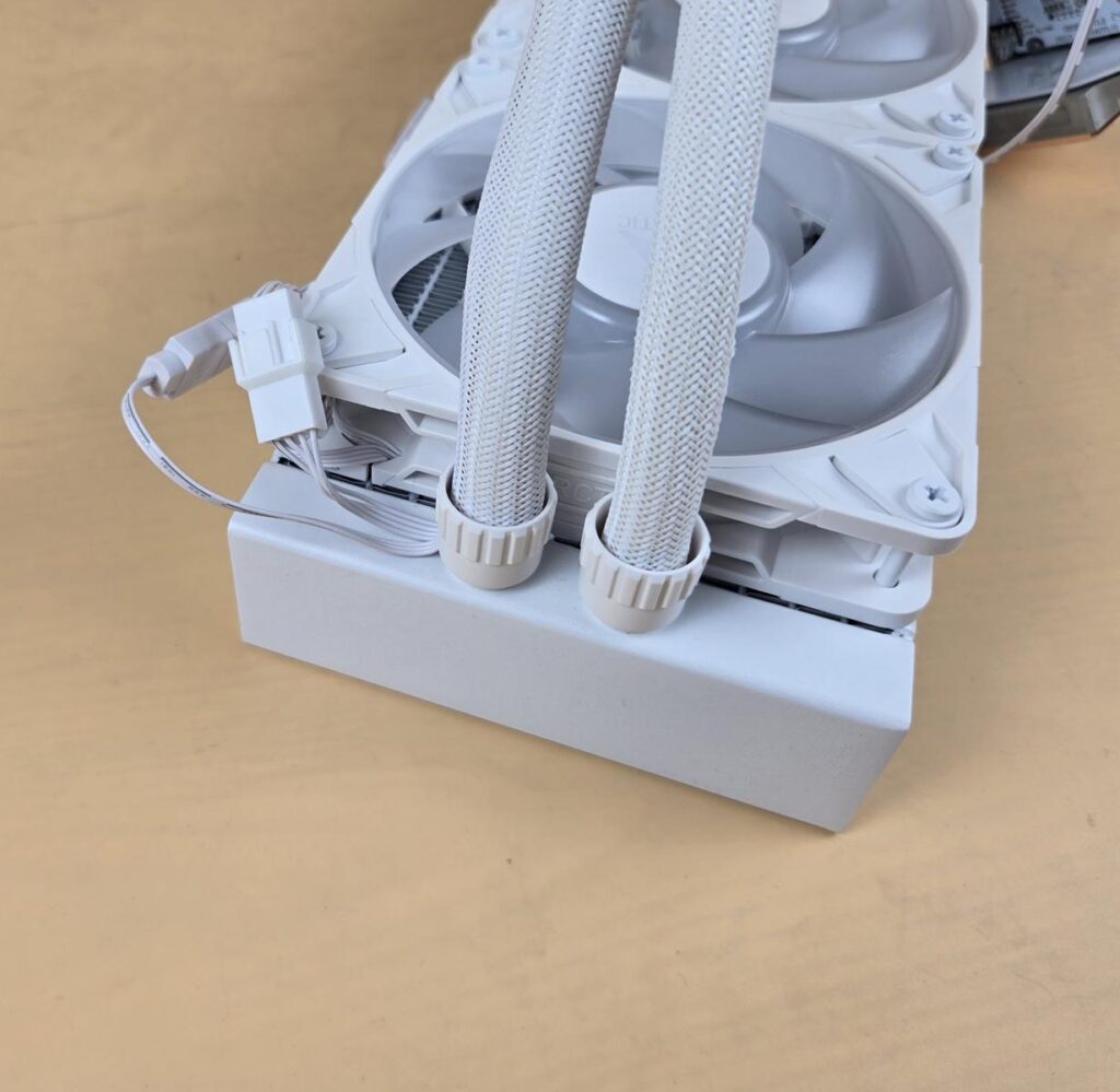 Arctic Liquid Freezer III PRO - 360 ARGB White Review 8 Arctic Liquid Freezer III Pro 360 ARGB White Radiator 4