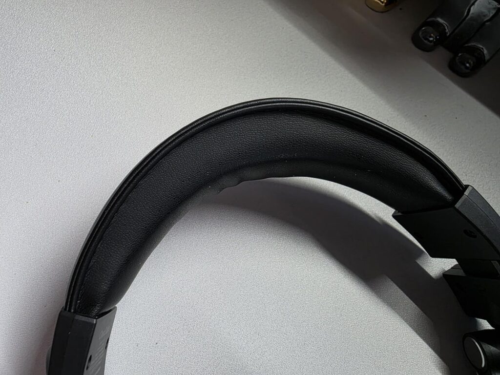 OneOdio® Studio Max 1 Wireless DJ Headphones Review 6 Max 1 headphone band