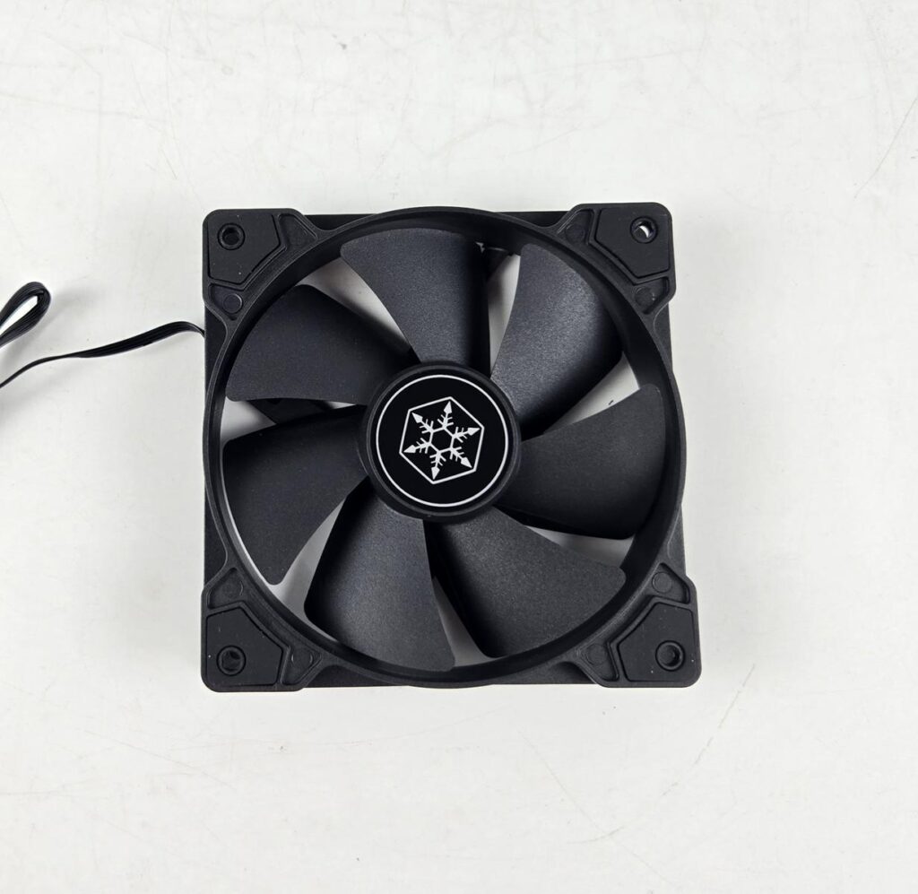 SilverStone NovaPeak 360 AIO Review: No frills, only Performance 14 SilverStone NovaPeak 360 Fan 1