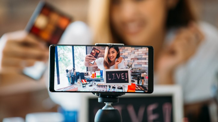 How 24/7 Live Streams Boost Viewer Engagement and Watch Time on YouTube