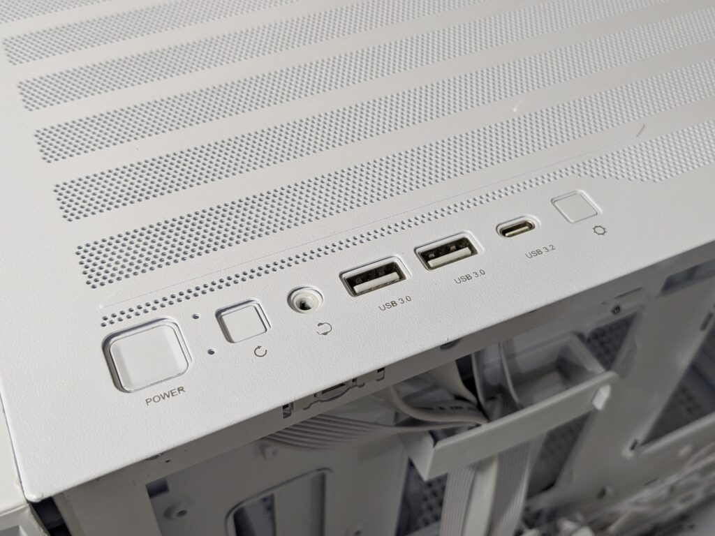 GameMax Leader 2 Review – A Bold, Spacious Case for Next-Gen Builds 19 GAMEMAX Leader 2 case front IO