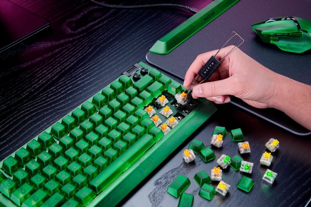Razer Phantom Collection brings translucent gaming gear and stunning RGB effects 5 Razer BlackWidow V4 75 2