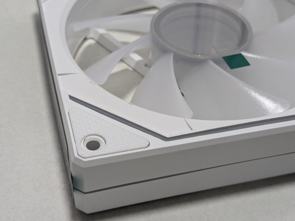 GameMax IceBurg 360 Digital WH review – Brilliant design, powerful cooling 25 GAMEMAX IceBurg 360 Digital WH 31