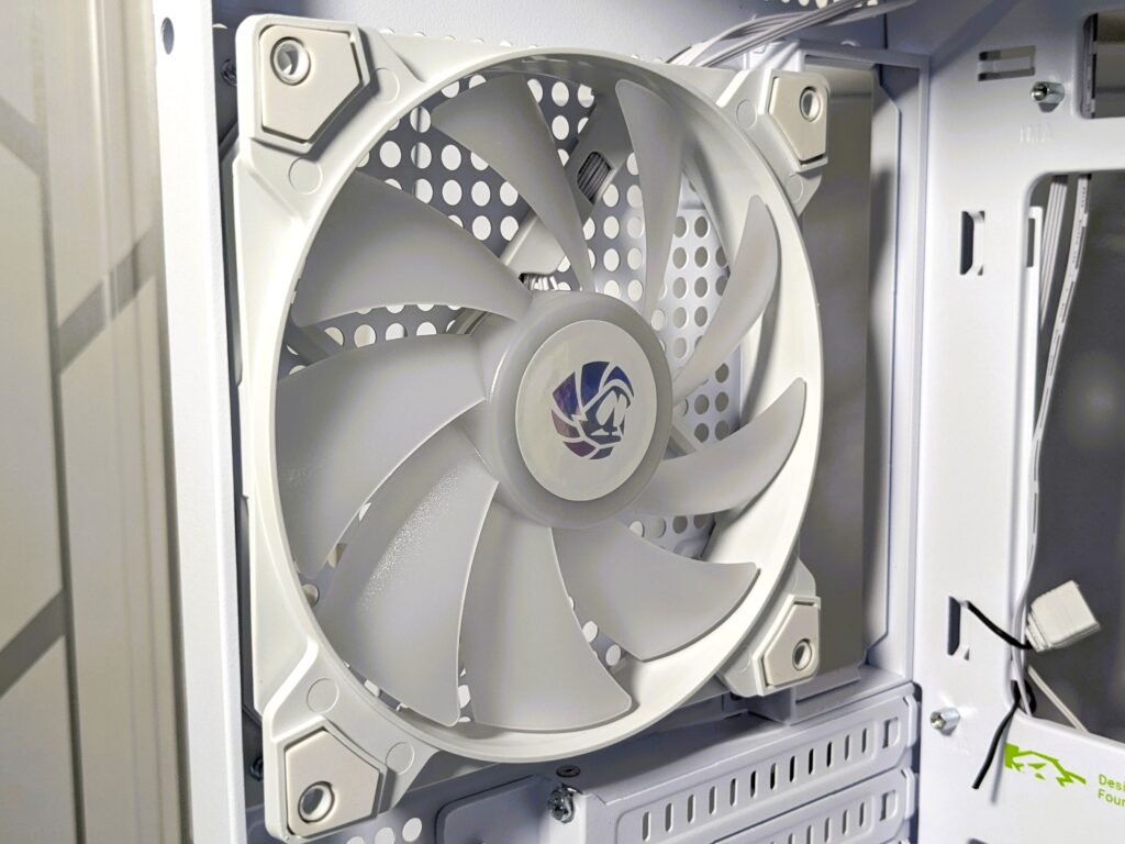 GameMax Leader 2 Review – A Bold, Spacious Case for Next-Gen Builds 27 GAMEMAX Leader 2 case rear 140mm fan