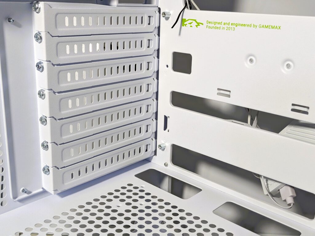 GameMax Leader 2 Review – A Bold, Spacious Case for Next-Gen Builds 28 GAMEMAX Leader 2 case PCIe slots