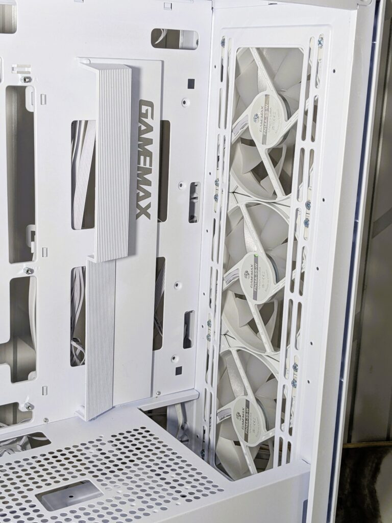 GameMax Leader 2 Review – A Bold, Spacious Case for Next-Gen Builds 29 GAMEMAX Leader 2 case cable management cover
