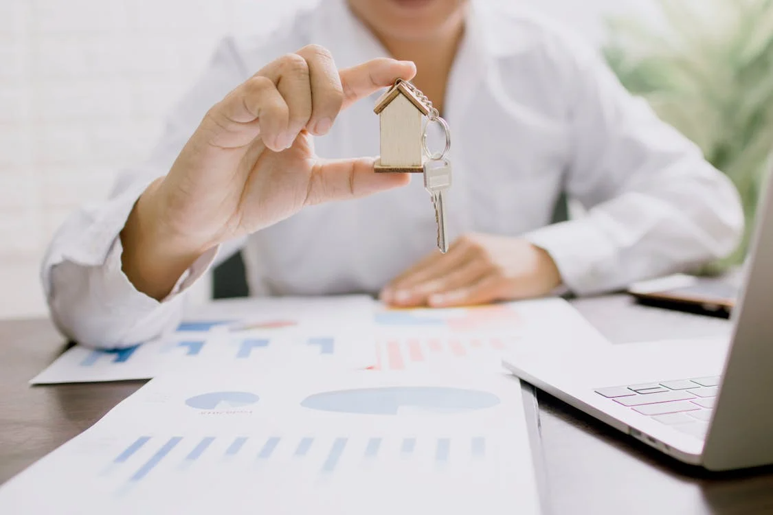 What Home Sellers Should Know About Creating Effective Real Estate Videos 1 AD 4nXc89yPyMLiIkv4GEhUoYw4KPMLcWqlCf9C ilfrNcgOcWRmH3iuzGi ZdjNK5MjBmsZmiralR