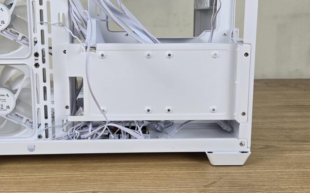DeepCool CG530 4F WH: A perfect case for the budget users with no compromise 24 DeepCool CG530 4F WH Backside View 4
