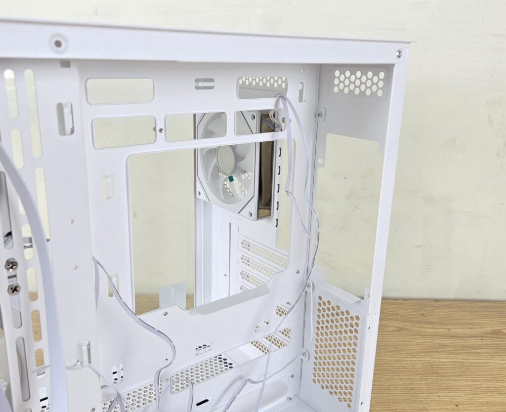 DeepCool CG530 4F WH: A perfect case for the budget users with no compromise 27 DeepCool CG530 4F WH Backside View 7