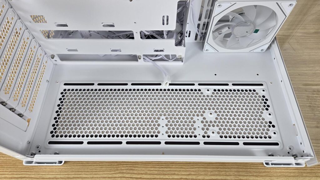 DeepCool CG530 4F WH: A perfect case for the budget users with no compromise 15 DeepCool CG530 4F WH Side View 4