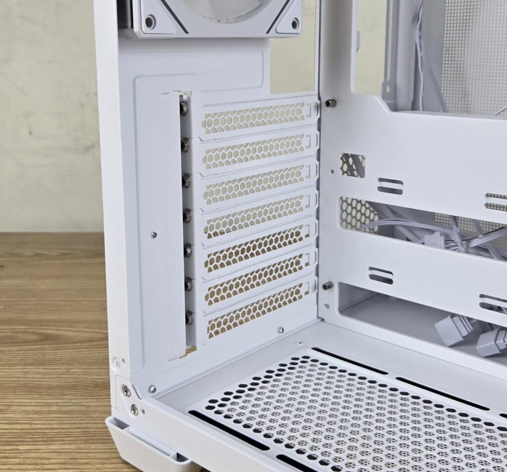 DeepCool CG530 4F WH: A perfect case for the budget users with no compromise 20 DeepCool CG530 4F WH Side View 9