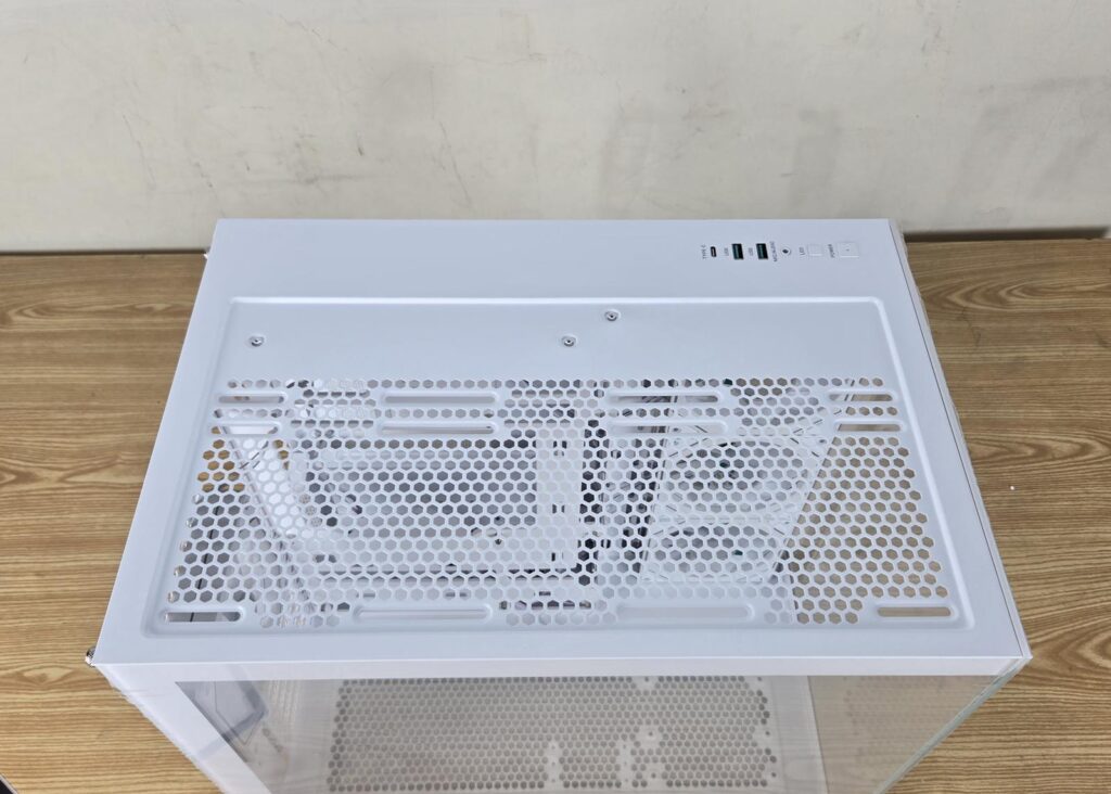 DeepCool CG530 4F WH: A perfect case for the budget users with no compromise 7 DeepCool CG530 4F WH Top View 1