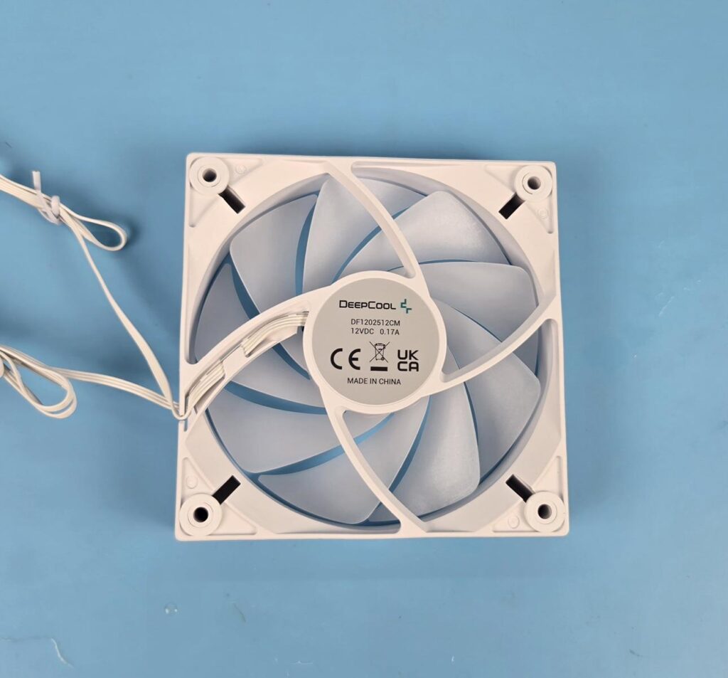 DeepCool LE360 V2 White: King of Budget Coolers 17 DeepCool LE360 V2 White Fan 2