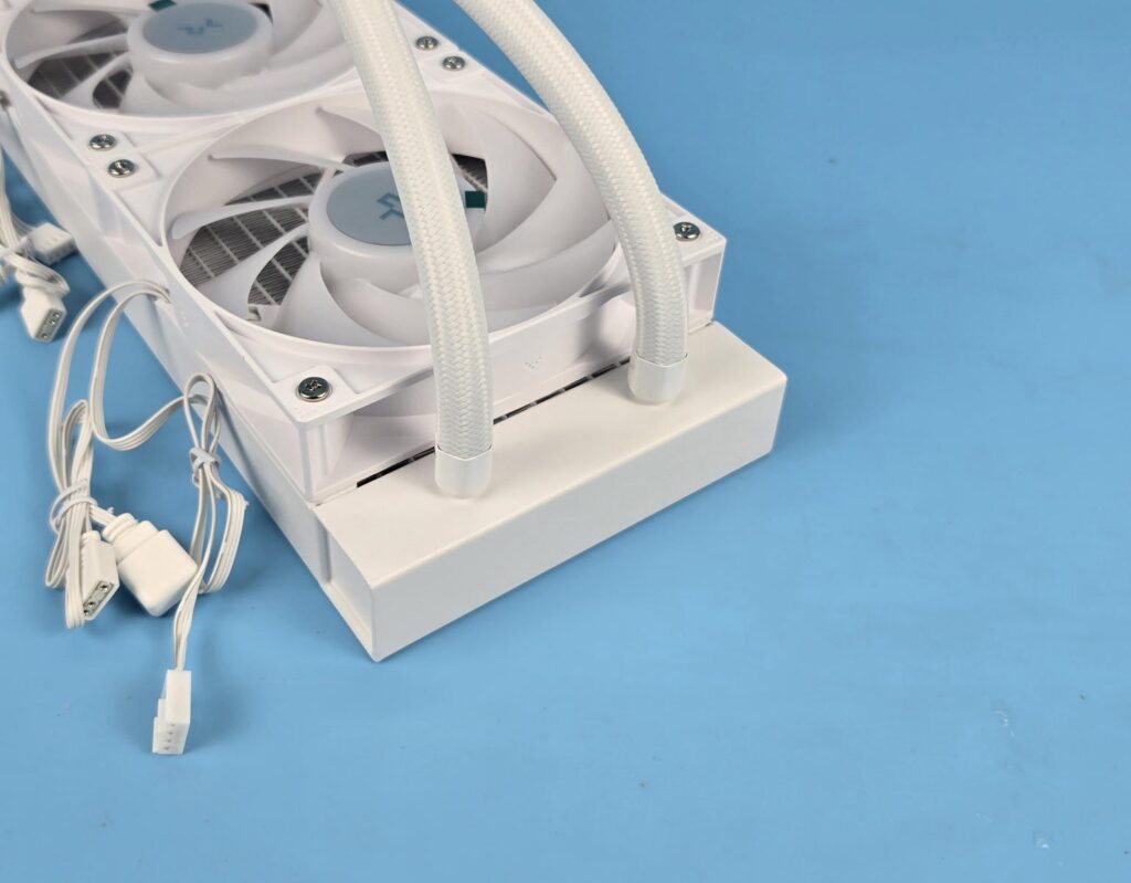 DeepCool LE360 V2 White: King of Budget Coolers 7 DeepCool LE360 V2 White Radiator 3