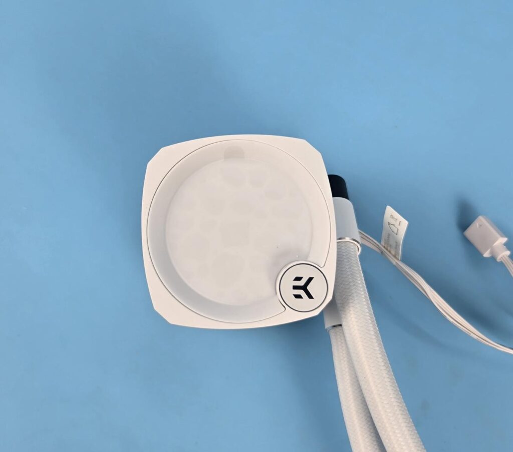 EK Nucleus AIO CR360 Lux D RGB White Block 2
