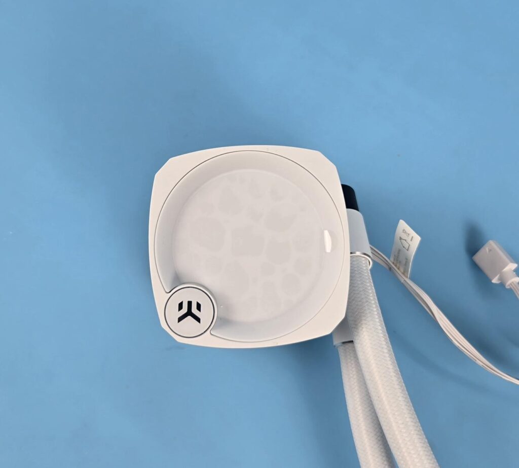 EK Nucleus AIO CR360 Lux D RGB White Block 4
