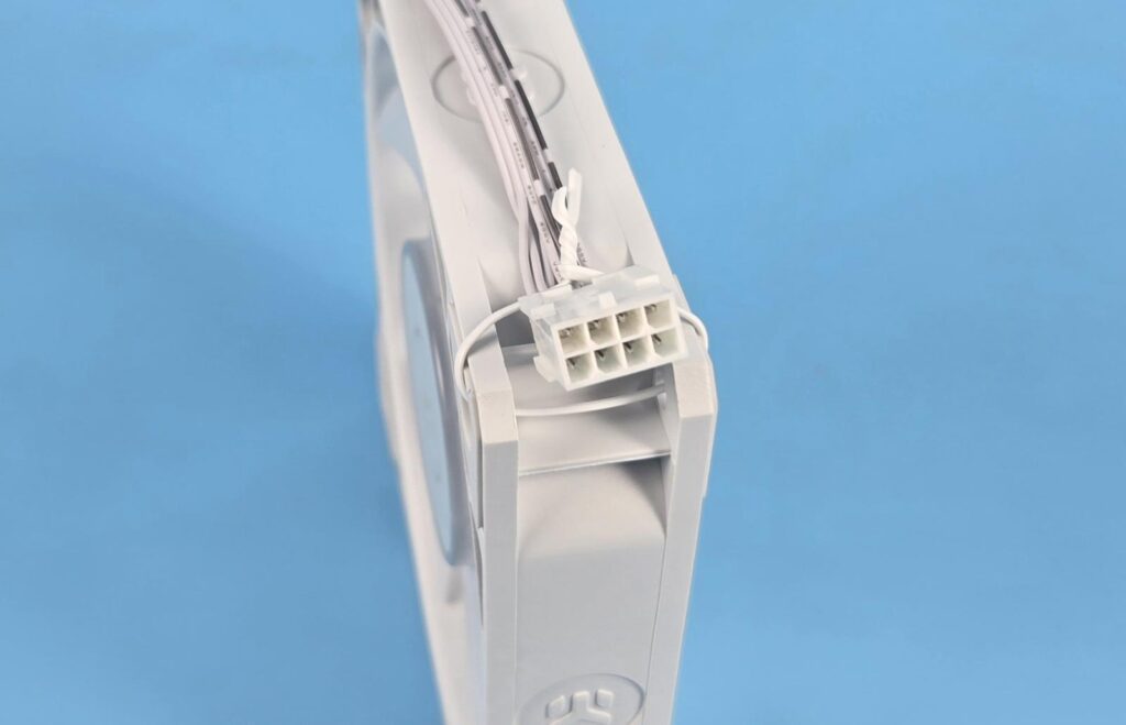 EK Nucleus AIO CR360 Lux D RGB White Fan Connector 2