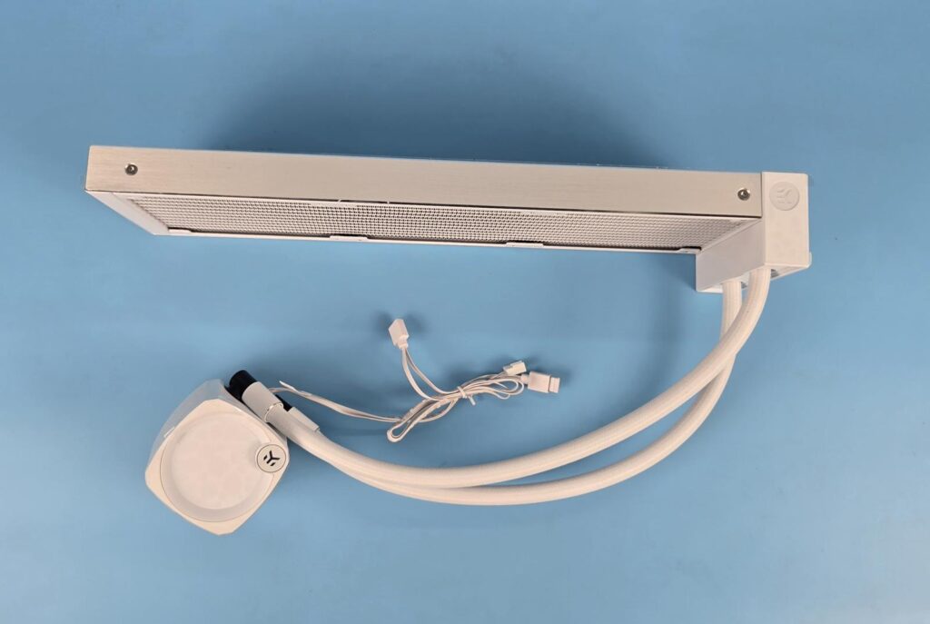 EK Nucleus AIO CR360 Lux D RGB White Radiator 4